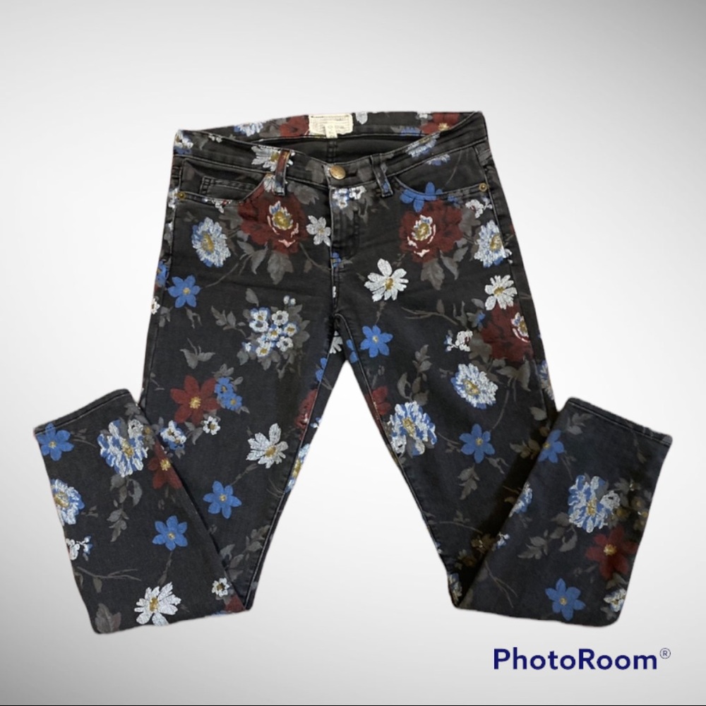 CURRENT/ELLIOTT Black, w/ maroon, white, blue, floral patterned jeans, size 27